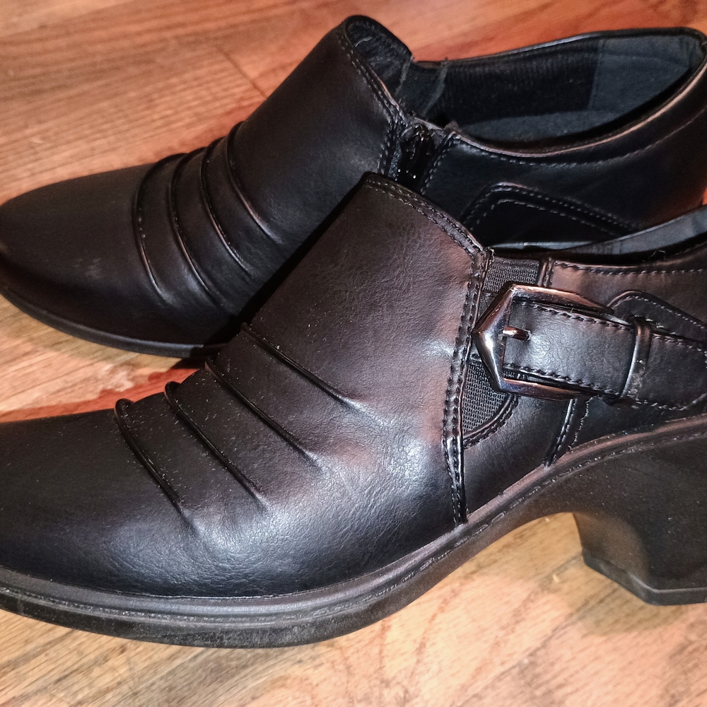 Easy Street Black Heeled Shoes